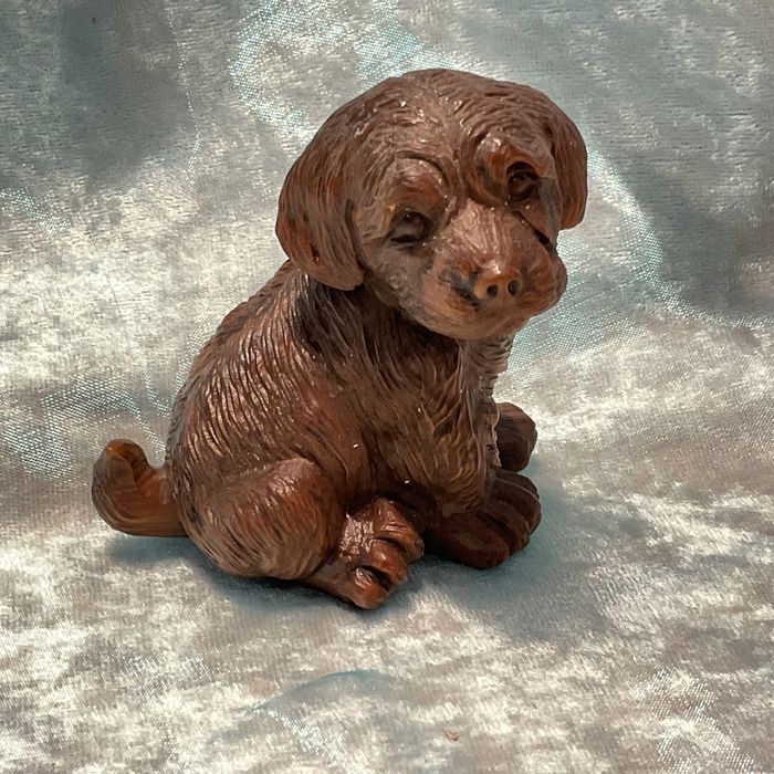 Escultura de cachorro madeira exótica