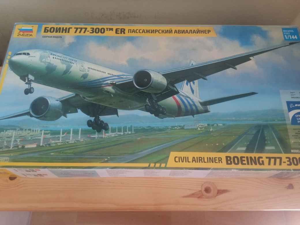 Model Zvezda Boeing 777-300 Dreamliner