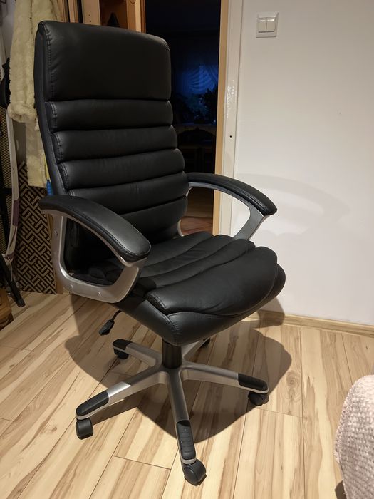 Fotel ekoskóra biurowy obrotowy czarny wyprofilowany BlackRedWhite