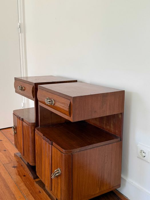 Par de mesas de cabeceira / bedside table