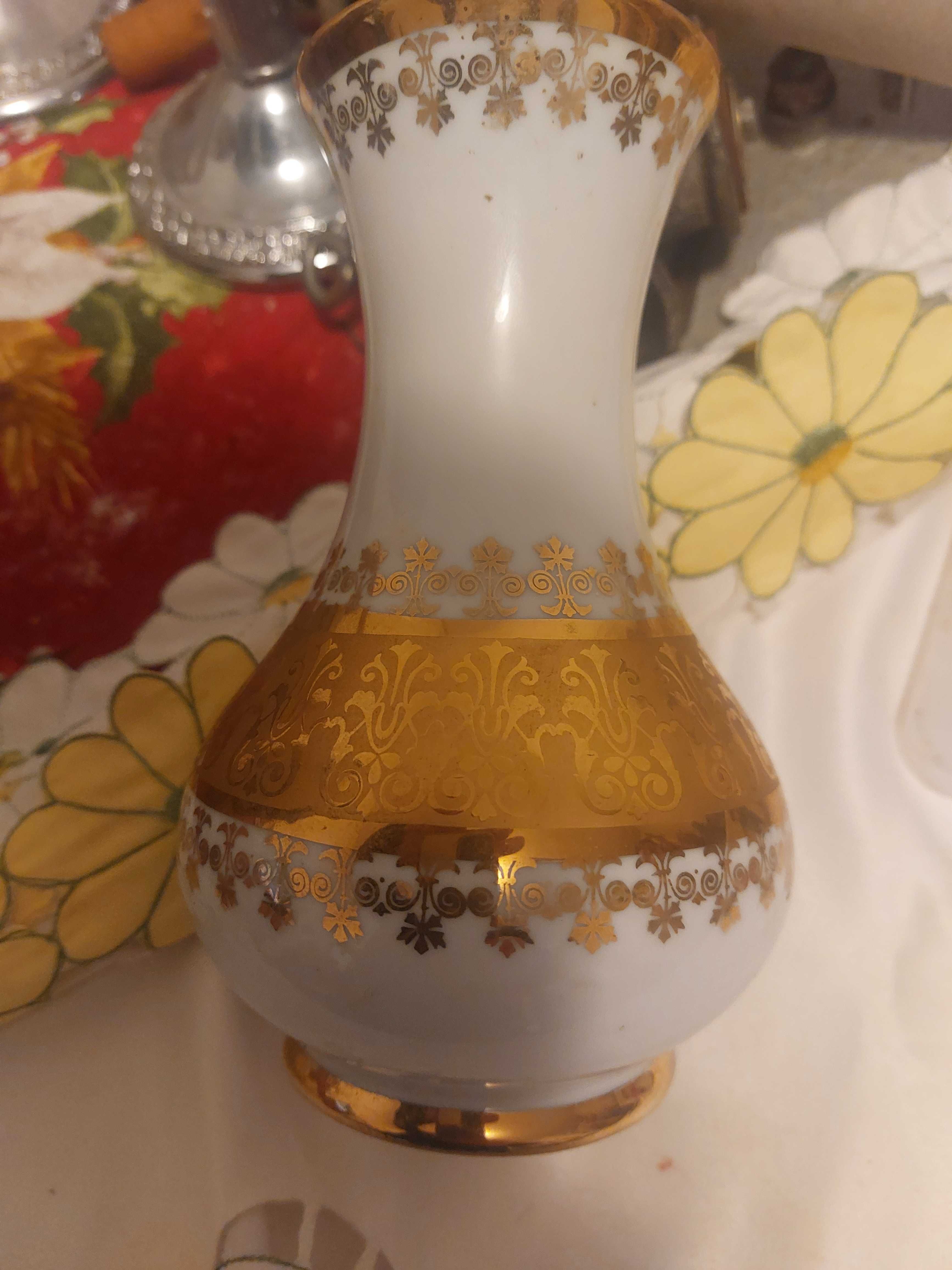 travessa e jarra decorada à mão
