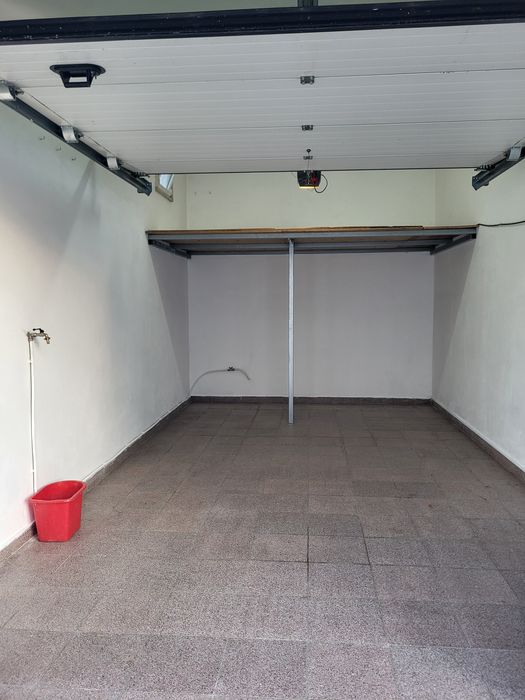 Arrenda-se Garagem