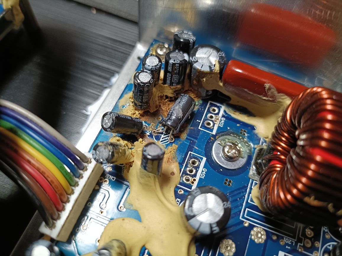 uszkodzony wzmacniacz z svs ultra 13 pb