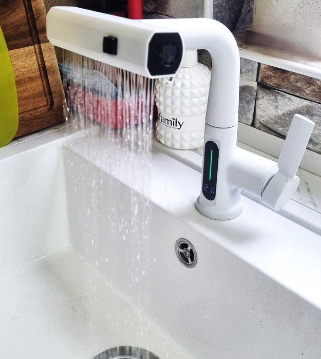 Bateria biała stojąca z wyświet. temp wyciągana wylewka,3 tryby strumi