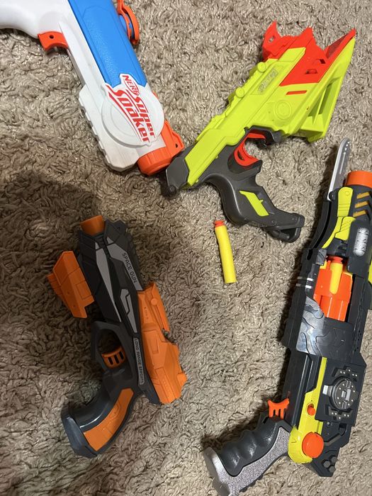 Іграшки дитячі пістолети