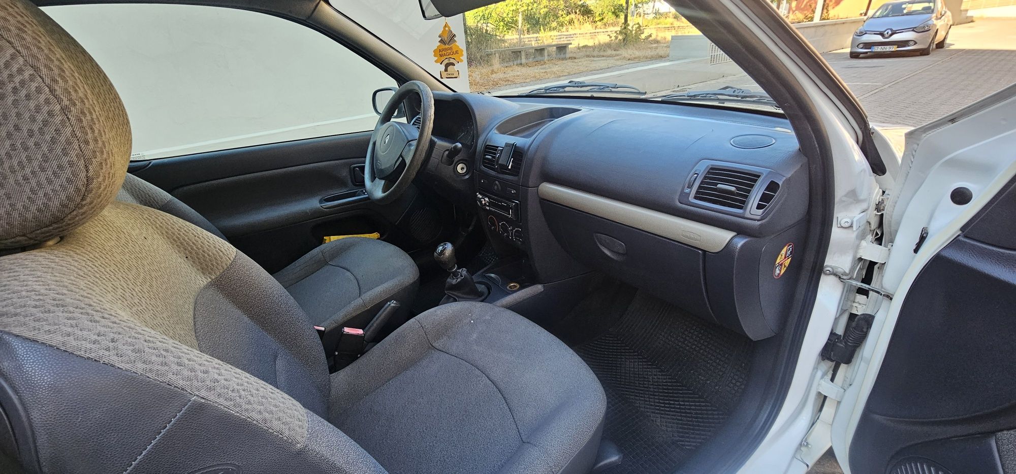 Renault Clio 1.2 gasolina impecável 05