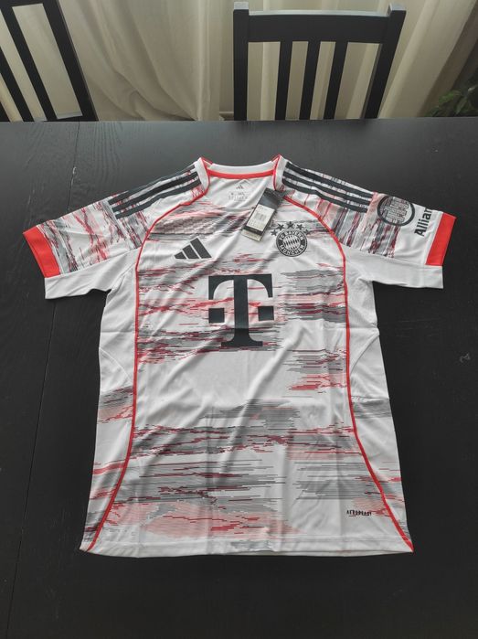 Camisola Alternativa do Bayern de Munique, época 25/26, tamanho M
