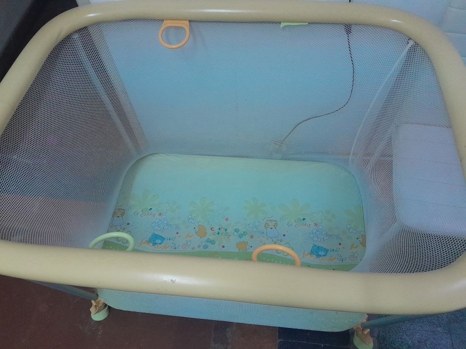 Berço e parque de bebé
