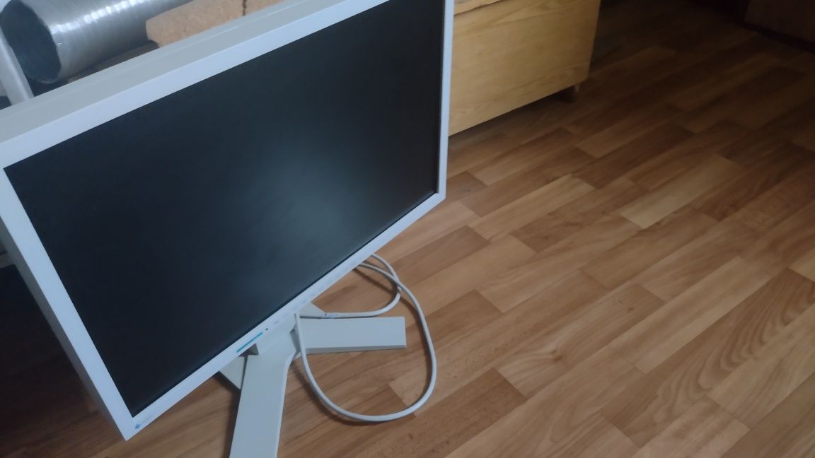 Монитор Eizo со встроенными динамиками