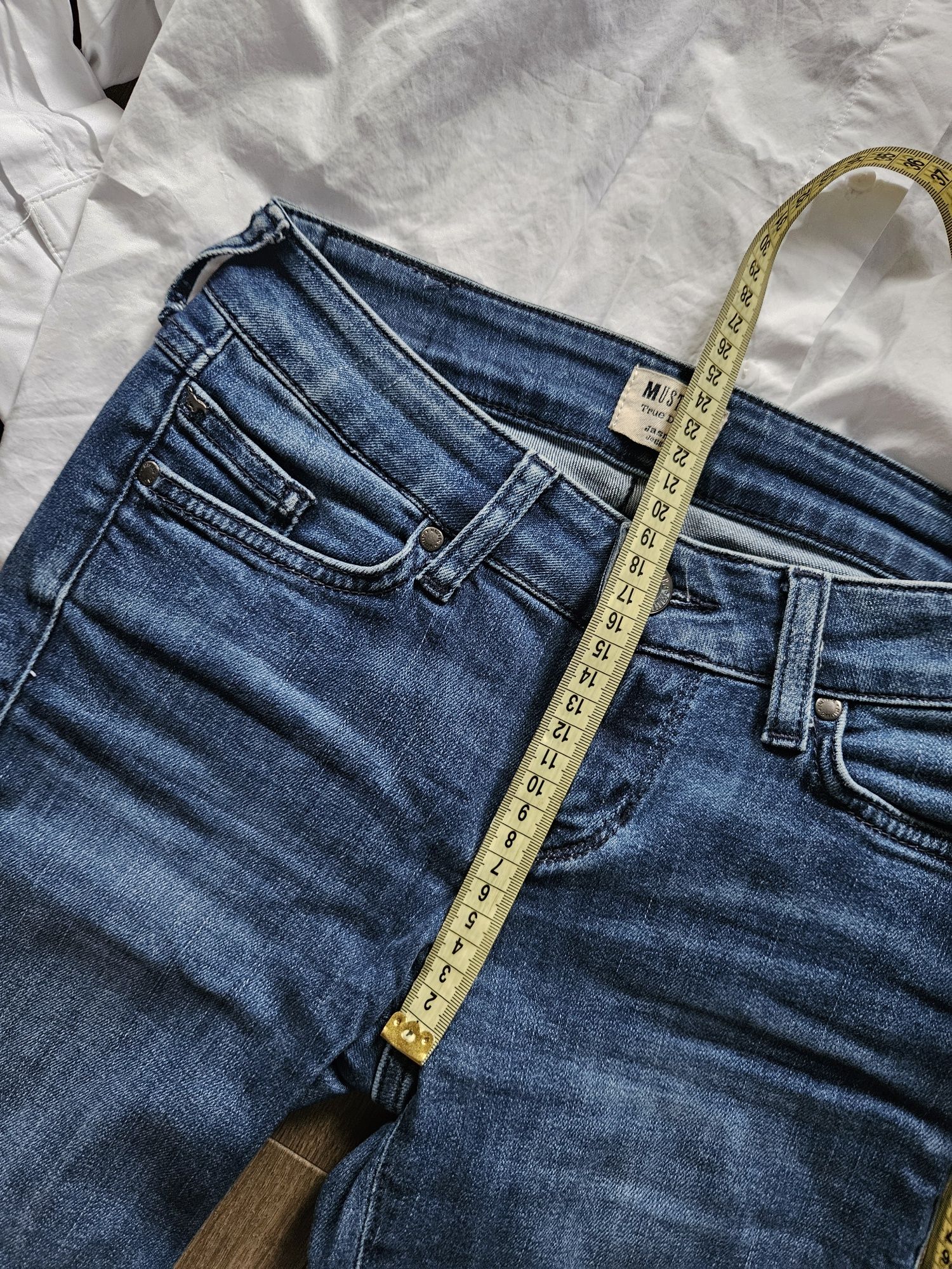 24/32 mustang jeansy xs 34 spodnie jeansowe rurki