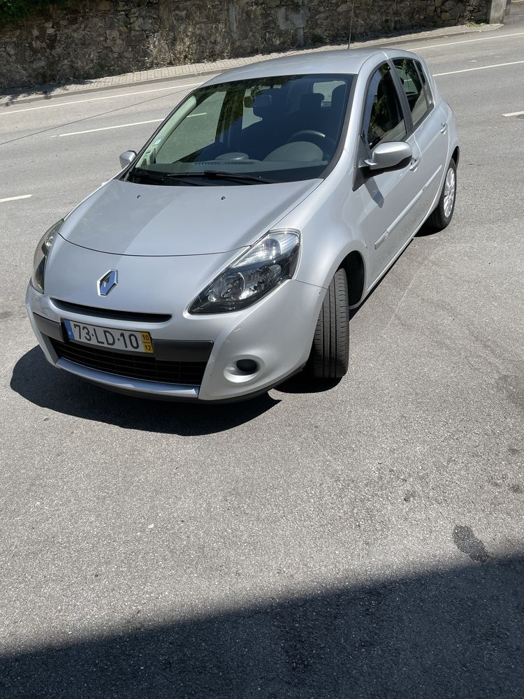 Clio a gasolina de 2010