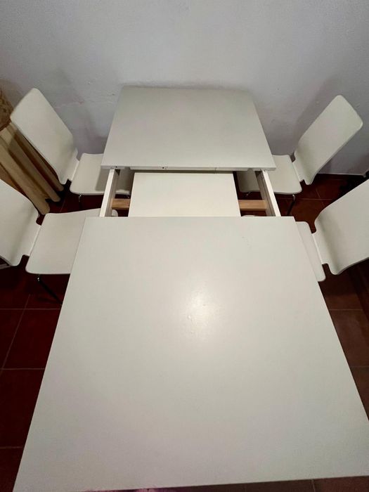 Mesa de jantar e 4 cadeiras IKEA
