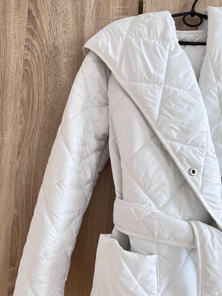 Нова біла зимова куртка -ковдра , s-m + в подарунок  новий білий хомут