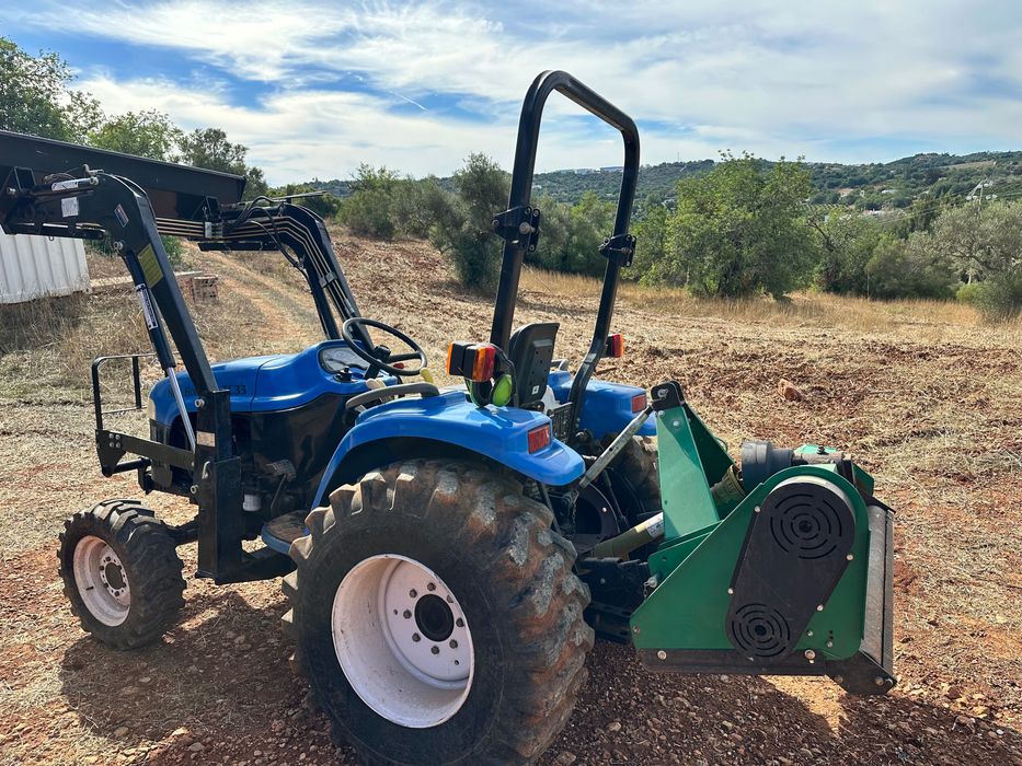 New Holland TC33 4x4 + Carregador Frontal + Alfaias