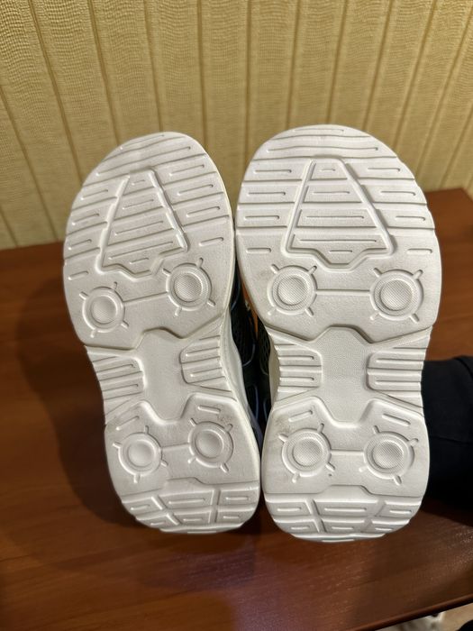 Детские кросовки на липучке