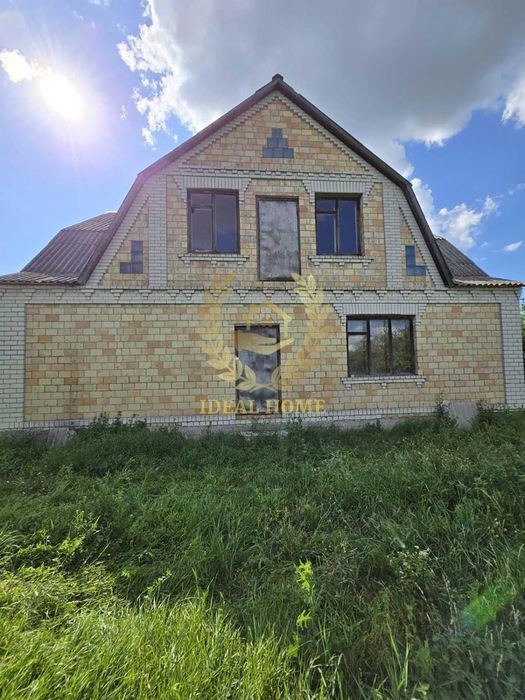 Продаж недобудованого будинку в Устимівці.