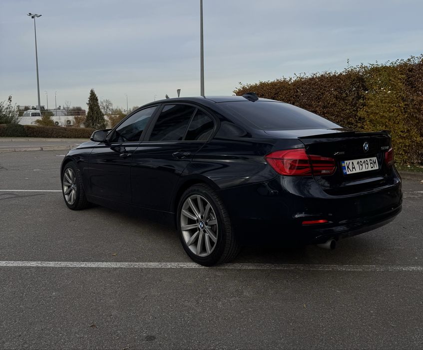 BMW 320i xDrive 2016 року