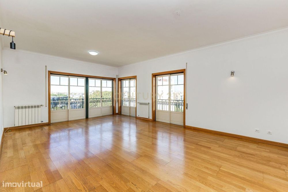 Apartamento T3+Box em Telheiras – Rua Fernando Lopes Graça - Lisboa