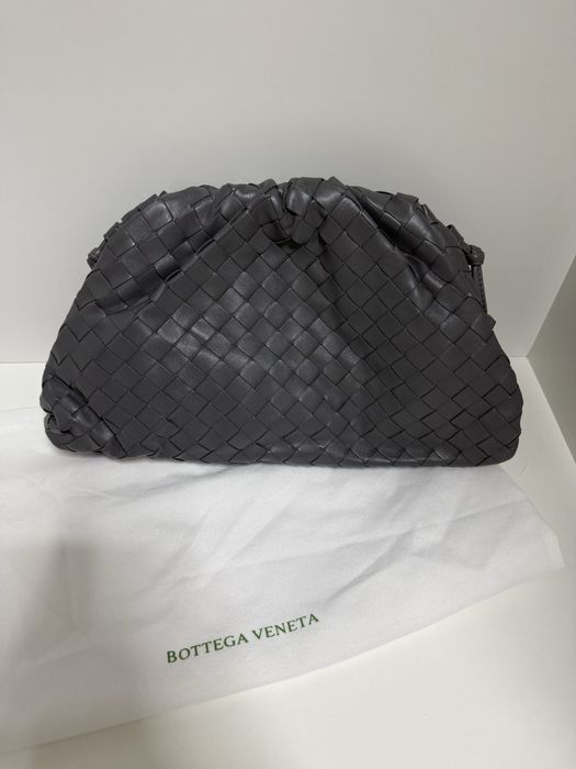 Клатч сірий Bottega Veneta