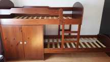 Cama beliche com armário