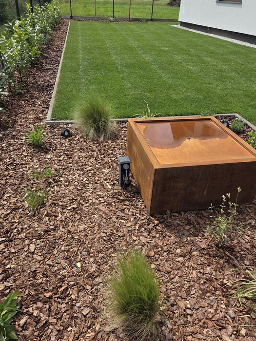 Zakładanie ogrodów systemu nawadniania montaż ogrodzeń.