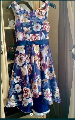Шикарне плаття для дівчинки! Тканина-королівський атлас