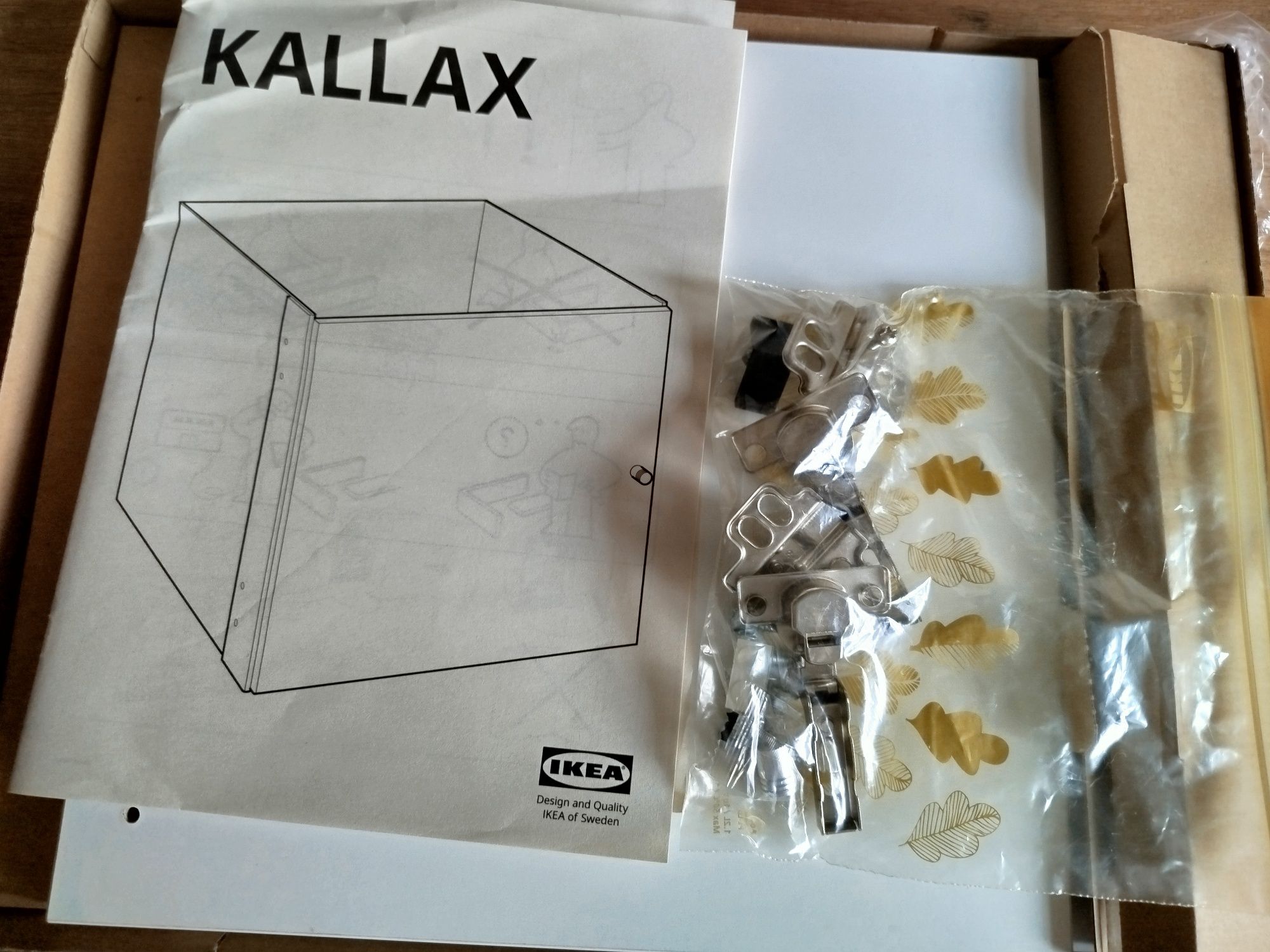 Wkład biały z drzwiami, kallax z Ikea. 33 na 33
33/33
Otwarty ale nie
