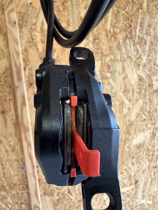 Hamulec hydrauliczny tarczowy tył Shimano Deore BR-M6100