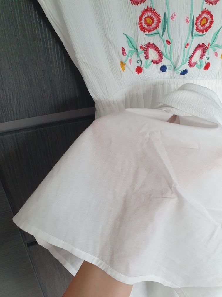 Sukienka 36/S boho biała w kwiaty