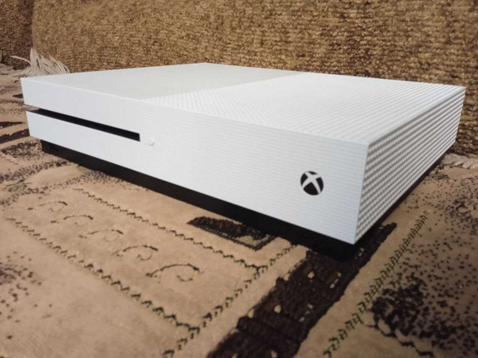 Ігрова консоль Xbox One S model 1681
