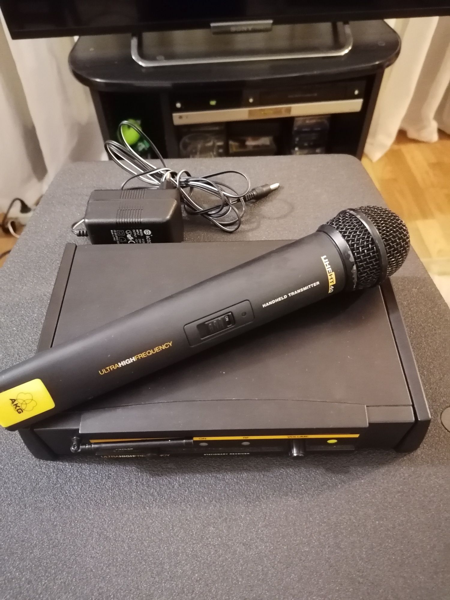 Радиосистема AKG WMS 40.