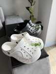 Crocs Classic крокси білі чорні шльопанці сабо крокс класік 36 37