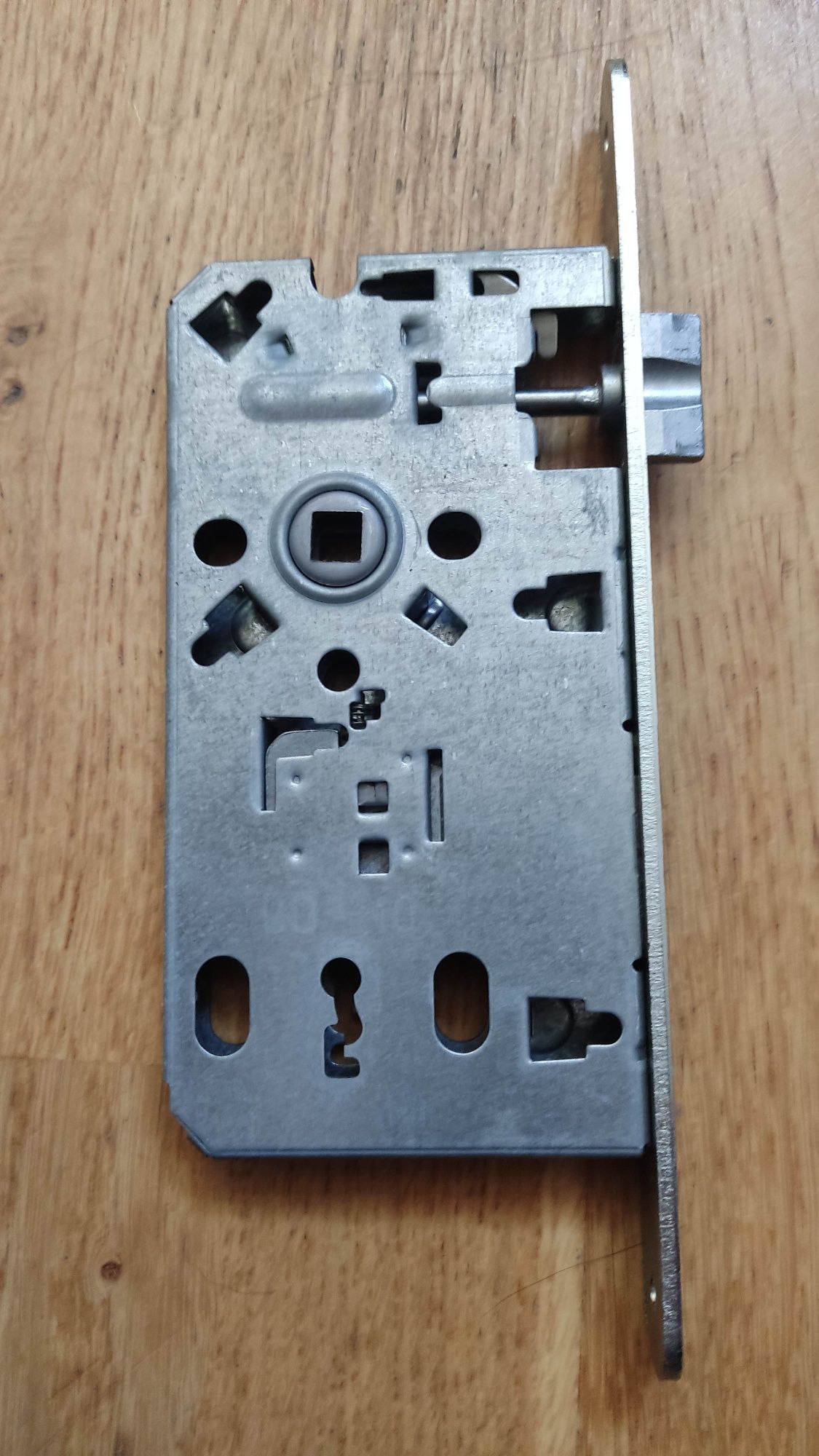 Zamek wpuszczany LOB DRE 72/50