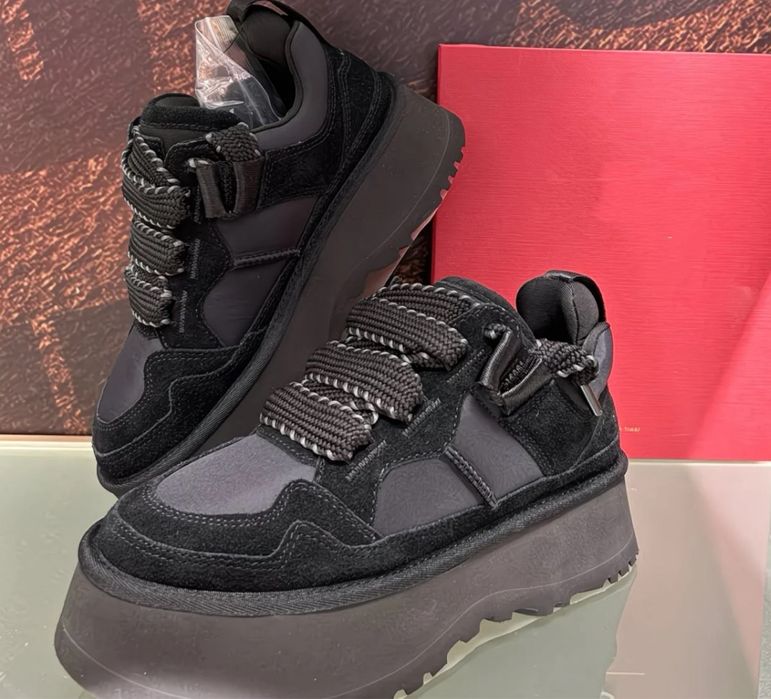 Жіночі кросівки ugg