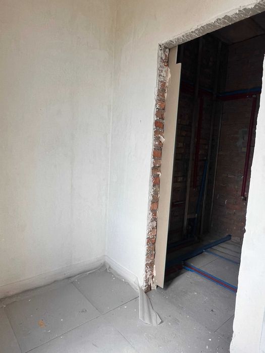 Таун в Бучі з частковим ремонтом,поруч вся інфраструктура!Газ!