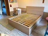 Łóżko IKEA Malm 140x200 – jasne drewno, ze stelażem i drabinką
