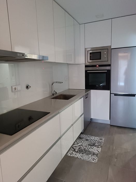 Arrendo Apartamento T2 Porto 1400€