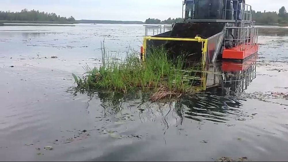 Водний комбайн для очищення водойм UDT-110M