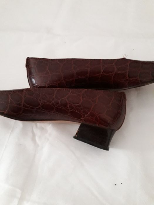 Sapatos vários em bom estado