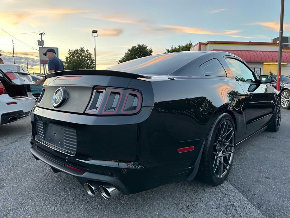 Ford Mustang GT      2014