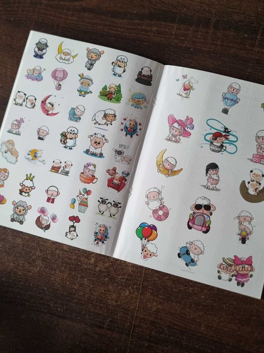 Kolorowanka aktywizująca łamigłówki naklejki owce na wypasie