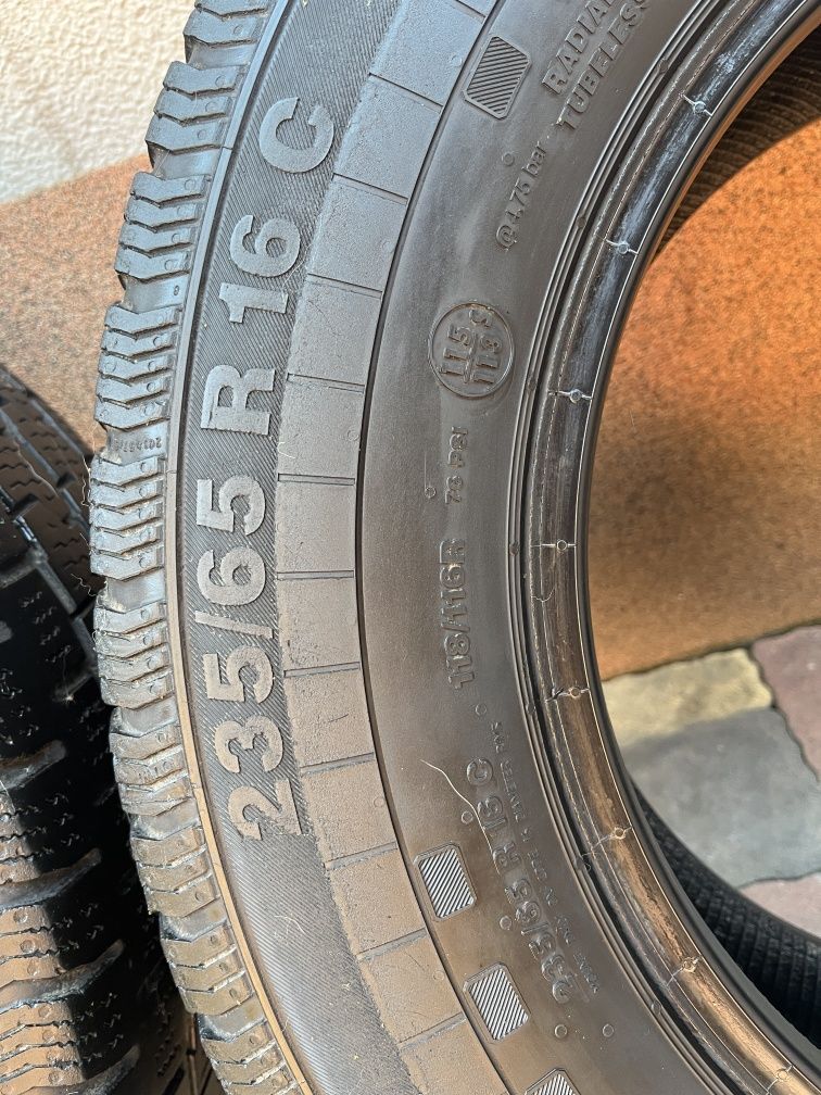 Зимові шини Continental VancoFourSeason2 235/65R16C