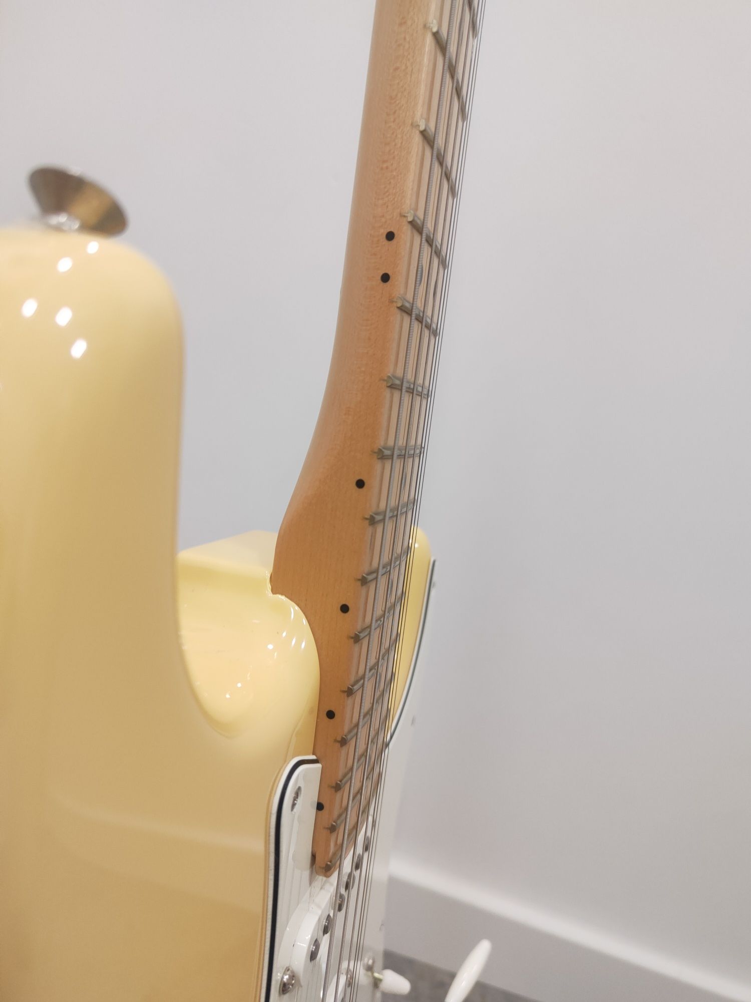 Fender player stratocaster buttercream klucze blokowane