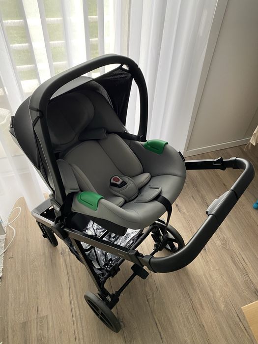 Trio bebe: carrinho passeio, alcofa e ovo