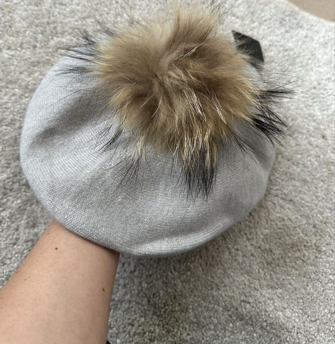 Czapka szara beret pompon z jenotem