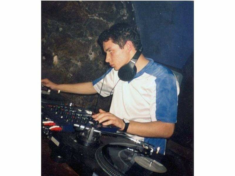 DJ ( disc jockey )