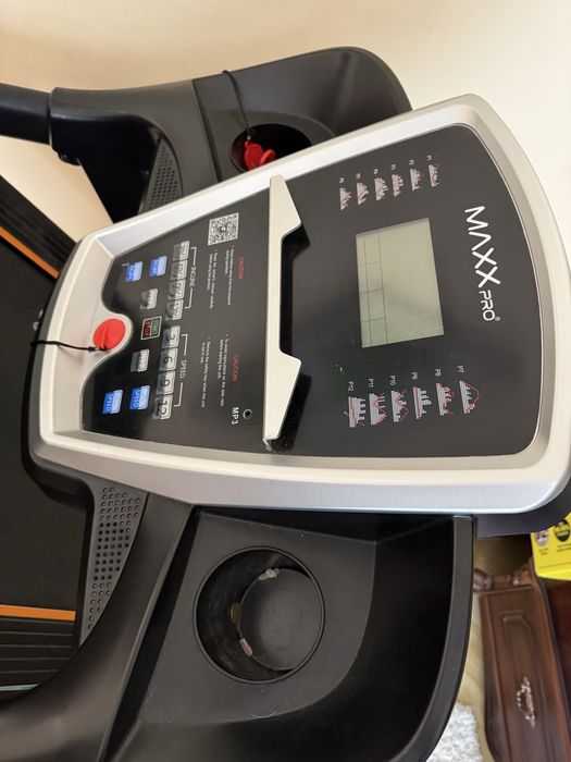 Бігова доріжка MaxxPro