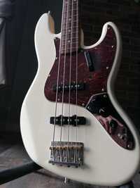 Squier Classic Vibe Jazz Bass ’60s Olympic White z 2010 r.