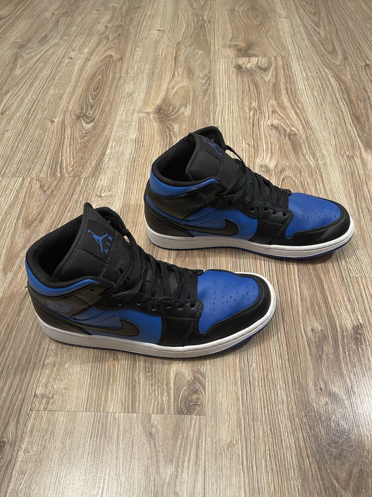 Nike Air Jordan —