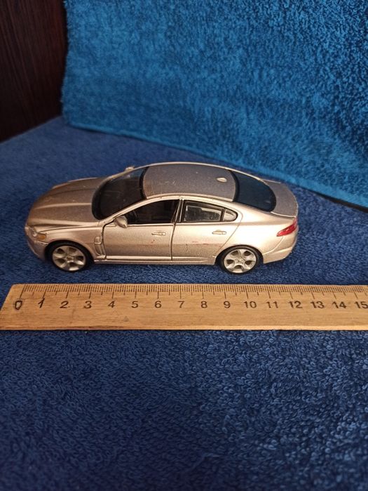 Машина модель Jaguar 1:32